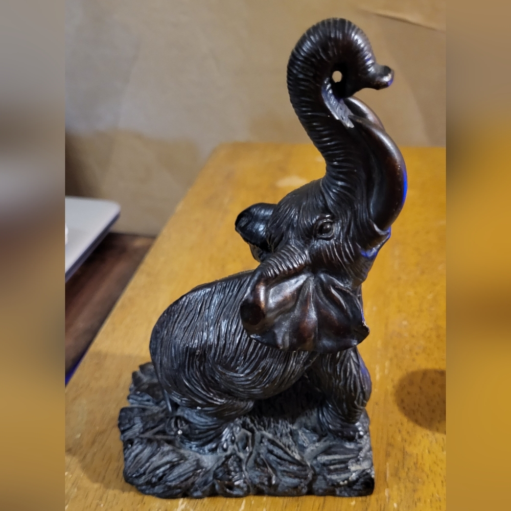 Black wood elephant